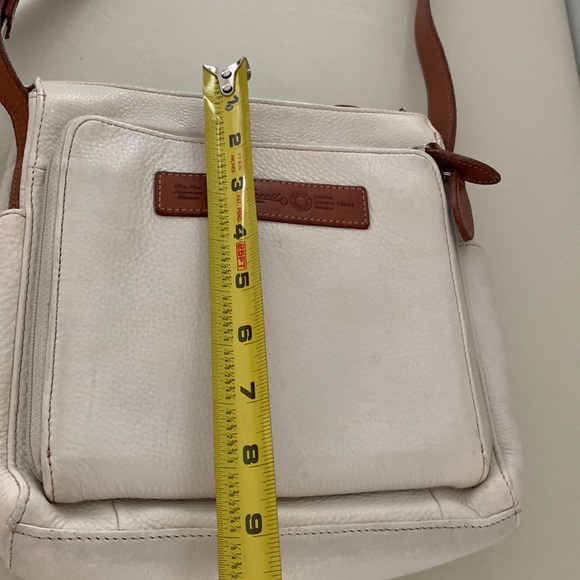 FOSSIL cross body bag w/ buckled strap - Cream, Tan leather lots of pockets. - Picture 10 of 16